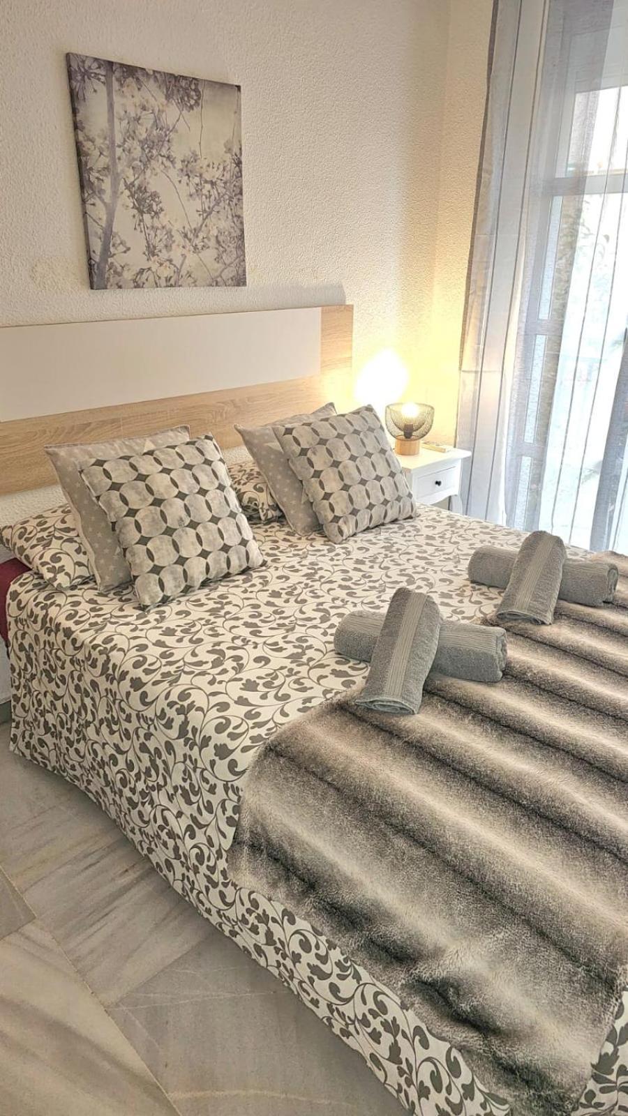 Ideal Holiday Apartment One Bedroom City Center Málaga Esterno foto