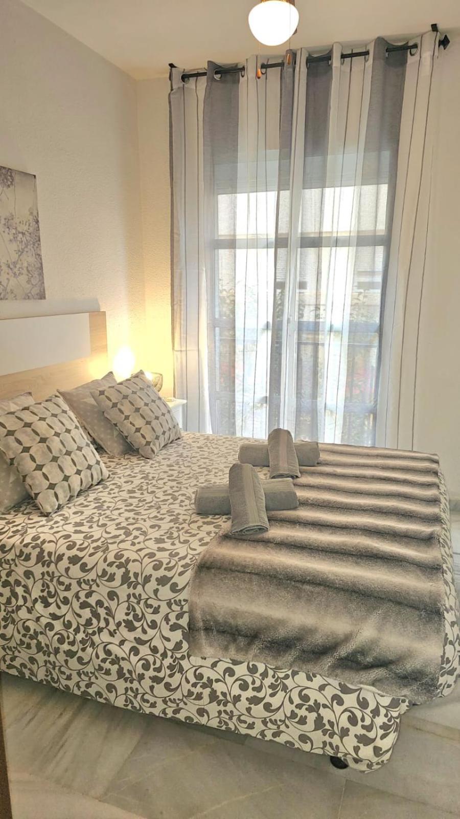 Ideal Holiday Apartment One Bedroom City Center Málaga Esterno foto