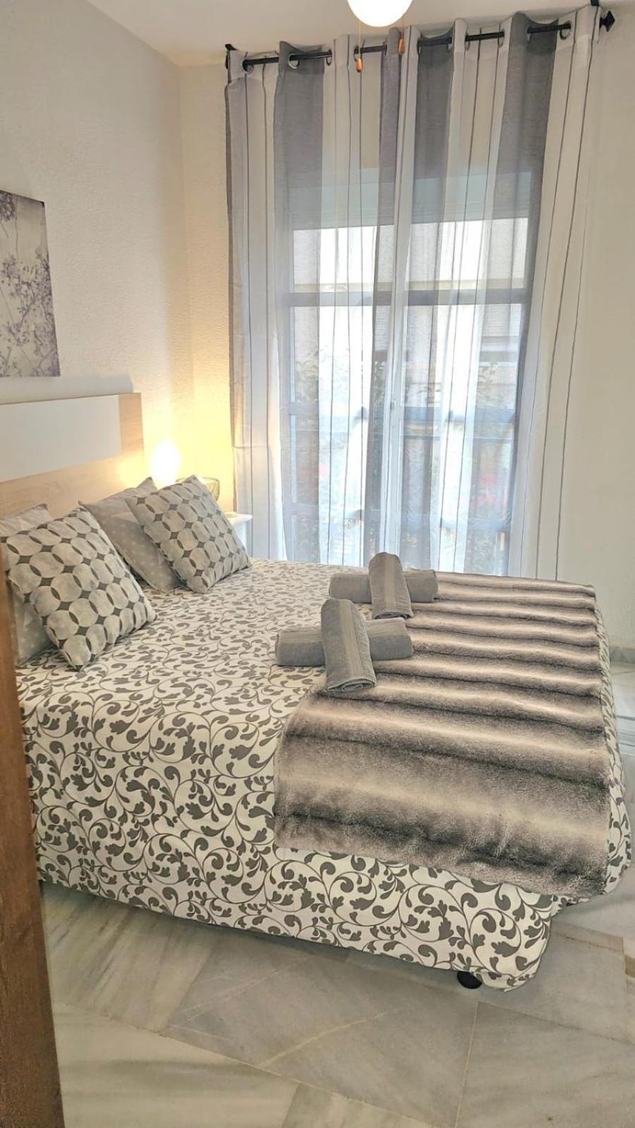 Ideal Holiday Apartment One Bedroom City Center Málaga Esterno foto