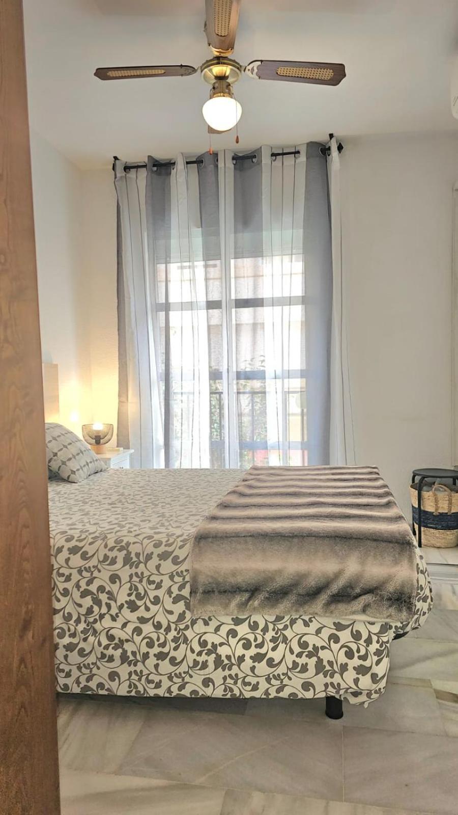 Ideal Holiday Apartment One Bedroom City Center Málaga Esterno foto