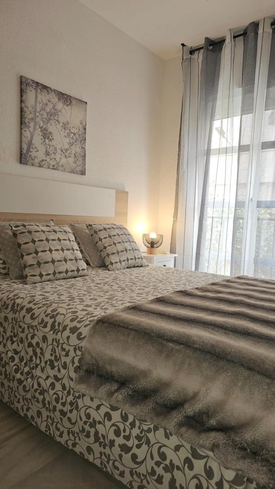 Ideal Holiday Apartment One Bedroom City Center Málaga Esterno foto